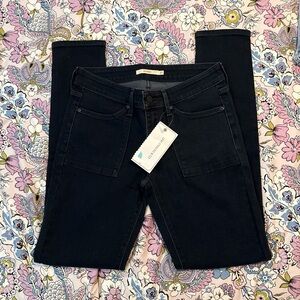 711 Levi’s Women’s Skinny Jeans - Dark Wash